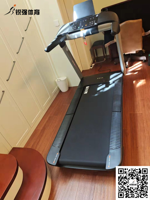 巅峰国际济南省体旗舰店客户-跑步机T6700-T3