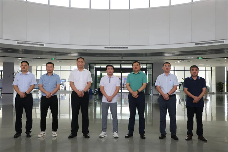 巅峰国际陪同舒华体育来滨考察体育产业发展情况