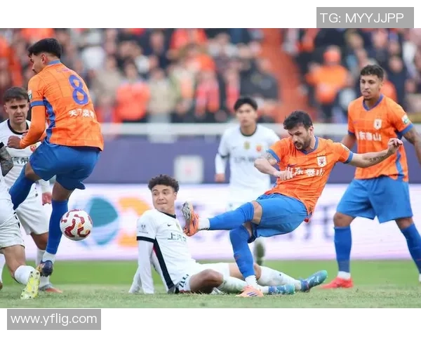 中超激战一触即发 两大豪门争锋成赛季焦点之战 中超激战一触即发 两大豪门争锋成赛季焦点之战